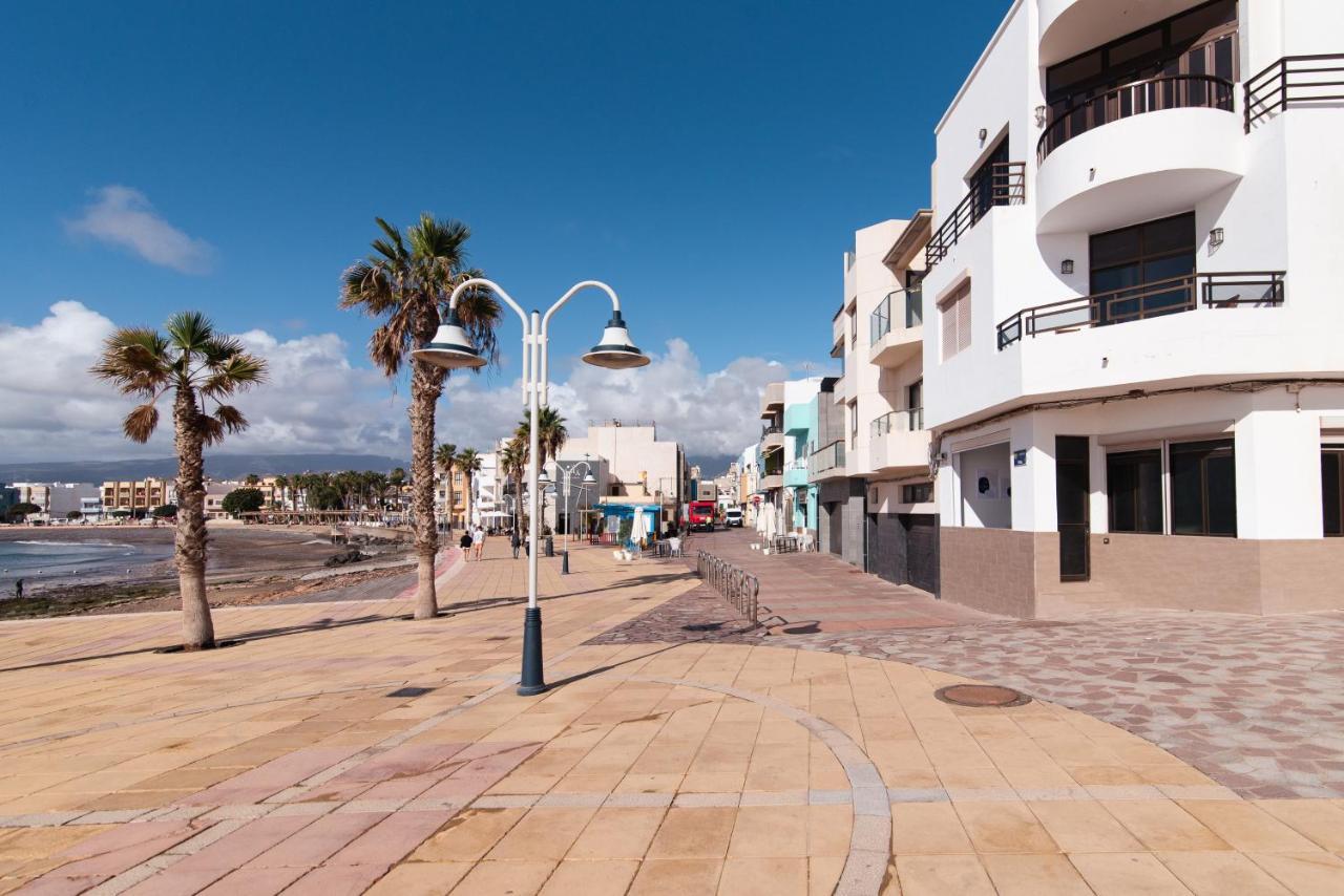 Home2Book Lovely Beachfront Apt Arinaga Green Exteriör bild